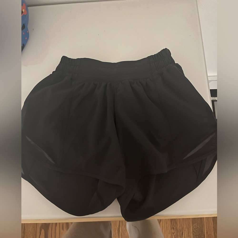 lululemon hotty hot shorts 4in